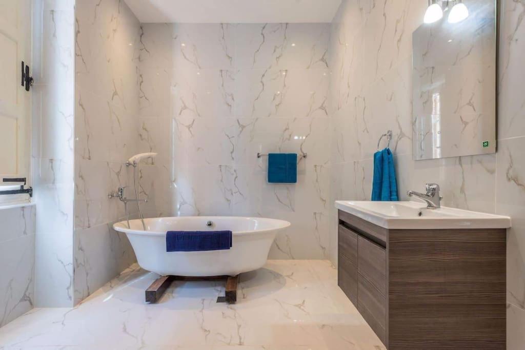 Spacious 4-Bedrooms Townhouse In Tas-Sliema Exterior photo