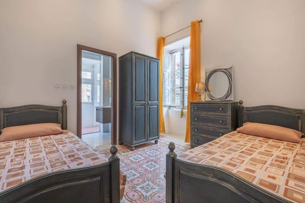 Spacious 4-Bedrooms Townhouse In Tas-Sliema Exterior photo